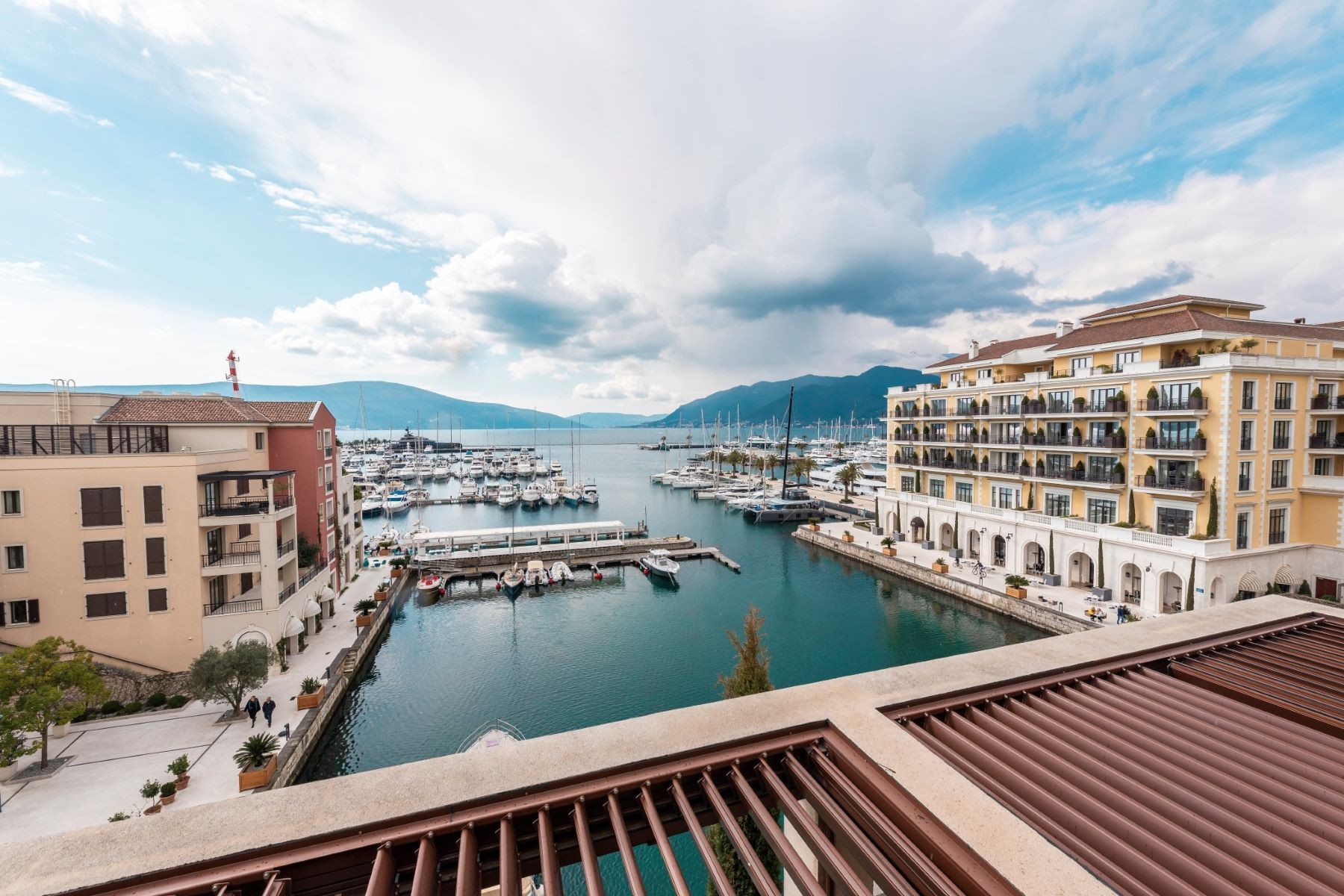 MISTRAL GARDEN — 4BR WITH MARINA VIEW